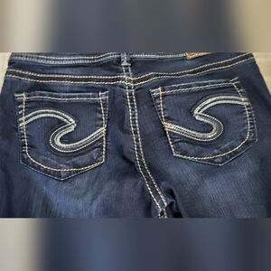 Silver Jeans Dark Indigo Suki Capris Sz 28 Sparkly Back Pocket Detail